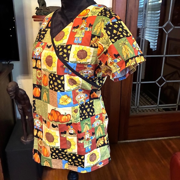 "Life" short sleeve scrub top, M, like new - Picture 2 of 9